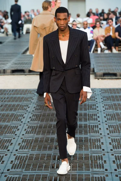 Look 3